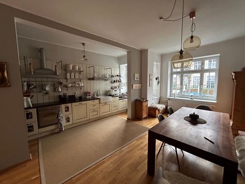 The ideal place to live, work and arrive in Leipzig with your family. Embedded in an apartment block with 4 parties, this modern and upscale ground floor flat offers plenty of space to live, work and relax over 2 floors.