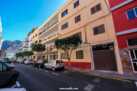 This is a spacious ground floor apartment located in the village centre of Puerto de Santiago , close to many shops, bars and other amenities. It is just a short walk to everything you would possibly need, as well as being on major bus routes, and a ...