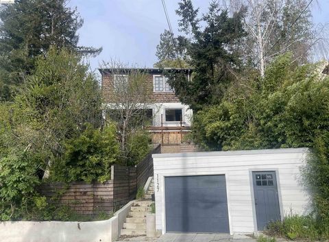 Attention Investors and End Users! Incredible Opportunity in North Berkeley! Rarely do properties with such potential come onto the market. Inside the Disclosure Package, you'll find the floor plan and a contractor's estimate. The estimate outlines a...