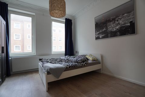 A total of 3 fully furnished private rooms are available for rent in Kiel in a beautiful and renovated old building in Kiel at Elisabethstr. 120, 24143 Kiel. Each room has: - Bed 1.40 m * 2.00 m with comforter, pillows and covers (2-fold) - Bedside t...