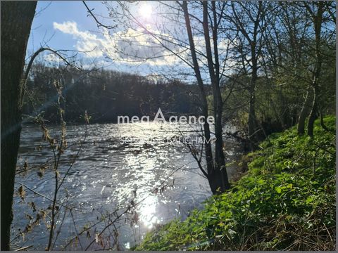 Little corner of paradise by the water 2 km from CHAUVIGNY, I offer you this 353m² leisure plot on the edge of the Vienne (20 m bank). Ideal for recharging your batteries and spending a pleasant weekend with your family To discover quickly