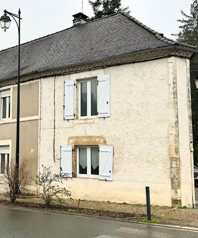 24800 CORGNAC SUR L'ISLE EXCLUSIVELY, Ideal for investors, Gross rate of return of 12%. In the heart of the pretty village of Corgnac sur l'Isle, Chantal Jacquement offers you a house with a surface area of about 30 m2. It consists on the ground floo...