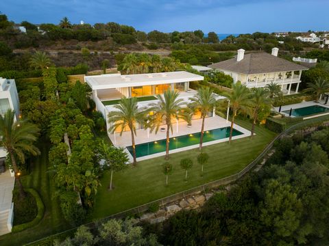 This astonishing villa is the embodiment of luxury golfside living. Meticulously designed by the esteemed architects Vicens and Romans, this opulent residence showcases an unrivalled architectural marvel, unmatched in the Costa del Sol. Nestled on a ...