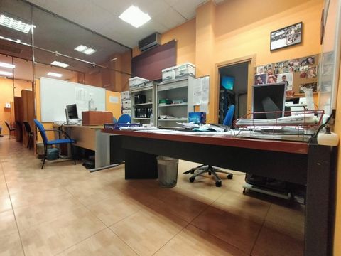 AIA Real Estate presents you a gem in Coslada: Three-storey industrial warehouse with a total of 900 square metres. Each floor, with a generous 300 meters, houses 3 bathrooms and 6 offices, providing an ideal environment for your business. In additio...