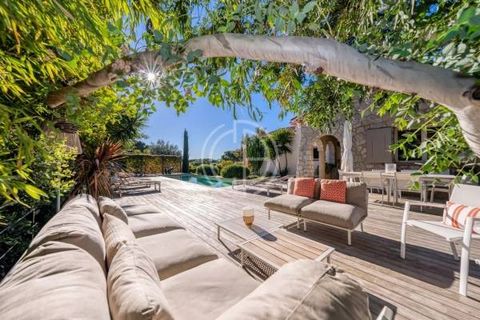 Nestled in a verdant, peaceful setting, this spacious 200m2 villa (277m2 in total) is an invitation to relax... It stands out for its meticulous renovation using quality materials, while retaining its charm and cosy atmosphere. As soon as you enter, ...