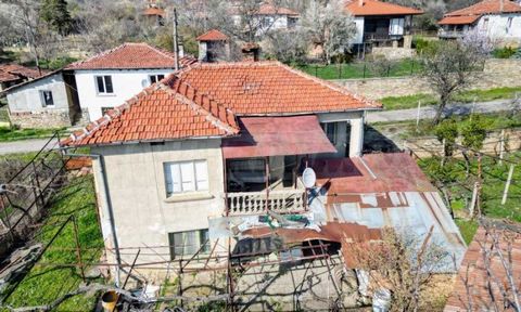 SUPRIMMO agency: ... For lovers of peace and quiet we offer a property in a quiet and peaceful village, nestled at the southern foot of the Forebalkan, 14 km from the town of Sevlievo, 23 km from the town of Lovech and only 15 km from the main road S...