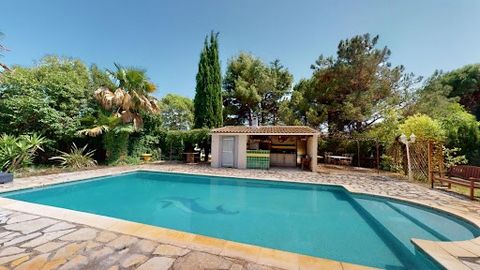 Paulhan 34230 - Very nice property with a very spacious villa in a quiet area and not overlooked. PRICE 699000 EUR Agency fees to be paid by the seller. Spacious and bright villa comprising a large living room with equipped and modern kitchen, four b...