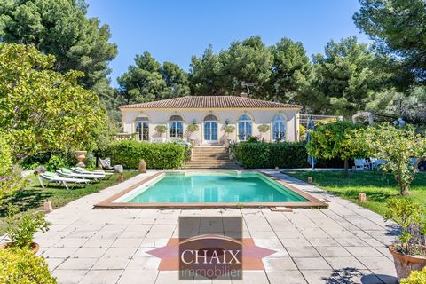 Experience the ultimate exclusivity in a private domain where security and serenity meet. This property unfolds its charms on large convivial terraces offering panoramic views of the Mediterranean Sea and the bay of La Ciotat. Inside, a light-filled ...