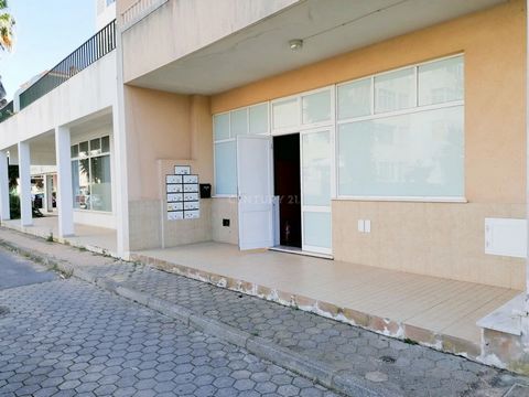 Sale of store in Vila Paraíso for Commerce, Services, Catering and drinks. This store could be the location of your future business. It could be a Gym, it could be a Nursery, it could be a Business Center (Accountant, Architects, Engineering) with a ...