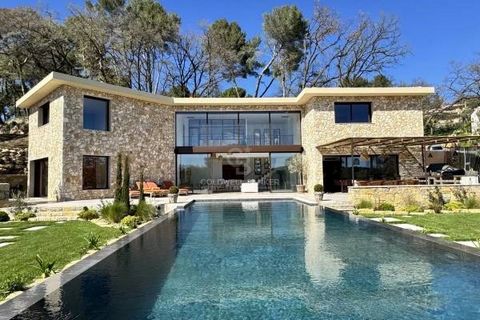 Located in Opio, two minutes from Valbonne, very beautiful new contemporary villa with 5 en-suite bedrooms, wine cellar, double garage, pantry. Living area of approximately 300 sqm(+ 40sqm garage) on a plot of 4,800 sqm located in a new gated estate ...