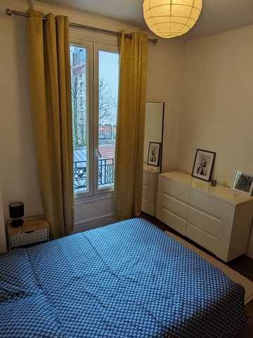 At the Porte de Charenton metro station, you'll love this charming, bright and quiet two-bedroom apartment, which is comfortable and cosy, functional and south-facing, on the 4th floor with lift of a small, quiet condominium in a pleasant family neig...