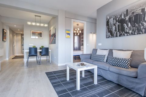 This modern and cozy apartment has 2 bedrooms and is ideal for families or groups of friends, as it can accommodate up to 6 people. It is located in the Chamartín neighborhood, an elegant residential area with exclusive establishments. In its avenues...
