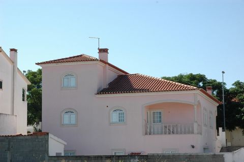 House located in a quiet neighborhood of Vila de Avis, Alentejo. The villa consists of one floor with 1 large bedroom with a king size bed, built-in wardrobe, chest of drawers with mirror, chair and 2 bedside tables. Bathroom with bathtub and bidet. ...