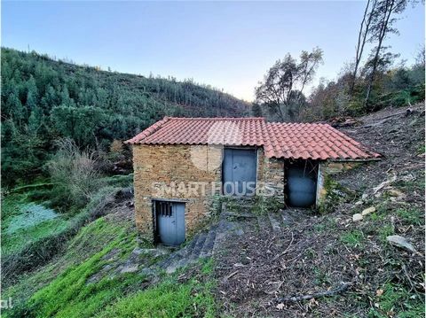With land with 1,344m2 located next to the village of Esculca, with views over the Coja. With the possibility of acquiring contiguous land with another 3,372m2 There is 1 residential building built in traditional stone with 2 floors, partially recove...