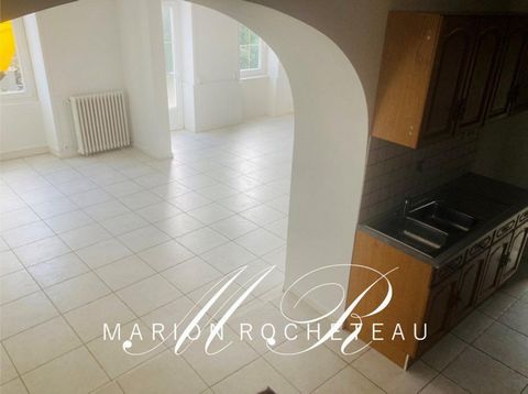Quiet, in Mortagne, 10 minutes from the beaches of Châtelallon-Plage and 5 minutes from shops, I propose to discover this charming house completely renovated with a surface of 127m2. It consists on the ground floor of a living room, a semi-open kitch...