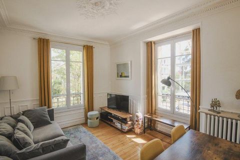 At Bourg-la-Reine, located in a quiet street, and in the peaceful Petit Chambord neighborhood, just a few minutes away from the city center and RER stations Parc de Sceaux and Bourg la Reine, a 25-minute by transport from Paris center and close to Pa...