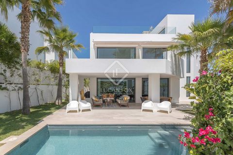 Lucas Fox presents this stunning new build villa for sale near the beach of Cala Llenya and 3 kilometres from the town of San Carlos, located on the island of Ibiza. It is one of 5 upscale properties that form a small and well-maintained gated commun...