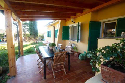 Orbetello - Portion of villa for sale On the Tombolo della Giannella, a short distance from the beach, we offer in exclusive portion of four-family with large private garden. The recently renovated property surrounded by 450 square meters of private ...
