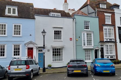 PROPERTY SUMMARY This notable bay fronted town house is laid out over three floors and offers 1744 sq ft of living accommodation as well as being set in the heart of the exclusive 'village within a city'. It has an abundance of character as well as b...