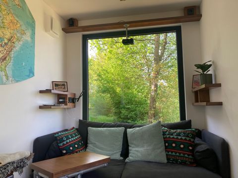 This Tiny House build in a former shipping container provides a unique living experience in a rather small space, but with the pros of a stand alone building. The house provides modern appliances with eye to details. Floor- and wall-heating ensures c...