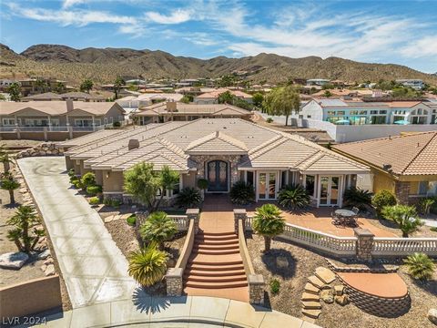 Be amazed by the Lake Mead View Estates! With its sweeping gracefulness and opulence, it is unsurprising that the interior of the house was envisioned by the same genius who also designed the iconic Venetian Hotel & Casino. As you enter through the g...