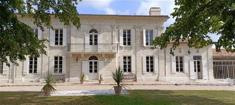 Full of character and charm, this striking property is ideally situated in a quiet countryside setting, yet just 10 minutes from Libourne. Completely renovated with care and good taste, this superb property has almost 1,400m2 of buildings and 2.5 hec...