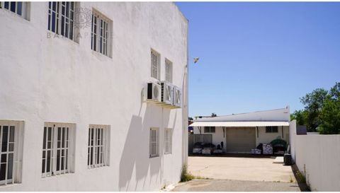 Opportunity not to be missed! Two-storey store plus warehouse, strategically located on the N125, near Almancil. Ideal for offices and commerce, in an urbanisation recognised for housing prestigious companies. Energy Rating: C #ref:2808(2)