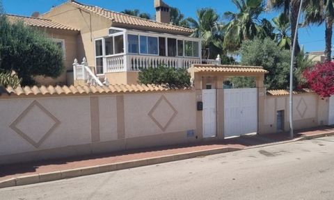 Chalet - Townhouse with solarium above - Los Balcones. The house has 3 bedrooms with lots of natural light and furnished, 2 bathrooms, large living room with separate kitchen, garden areas, hydromassage area, BBQ with kitchen, patio. Located in a ver...