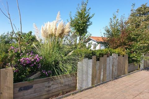 Unsere Ferienwohnung „ANKE“ – bietet auf ca.120m2 viel Platz zum Urlauben auf unserem Ferienhof. Der Küchen-/Wohn-/ Essbereich ist hell, offen und weitläufig gehalten. Das Badezimmer mit Dusche befindet sich angrenzend zum Wohnbereich. Im Obergeschos...