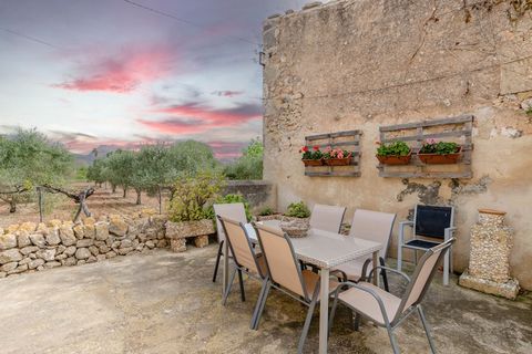 La propiedad, con sus impresionantes características, ofrece una estancia espaciosa y cómoda para hasta 8 huéspedes, lo que la hace perfecta para unas vacaciones en familia o en grupo. Esta villa de una sola planta cuenta con 4 dormitorios con aire a...