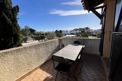 T2 appartement, voor 4 personen PORT LEUCATE (11), Op de 1e verdieping van de Résidence SABLONS 3 gerenoveerd appartement bestaande uit een woonkamer met open keuken, een slaapkamer, een mezzanine, een badkamer met toilet en een terras. Uitrusting: A...