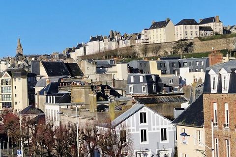 Si le gustan los paisajes preservados, el mar, la navegación, la pesca, pero también el campo, venga a descubrir la bahía del Mont Saint-Michel, el archipiélago de las islas Chausey, las Islas del Canal de Jersey, Guernsey y las estaciones balnearias...