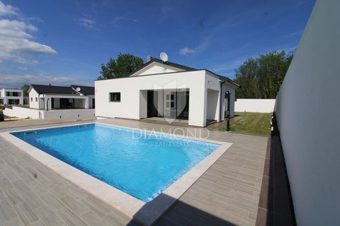 Location: Istarska županija, Labin, Labin. Labin, Umgebung, neues Ferienhaus mit Swimmingpool Wir verkaufen ein neues Ferienhaus in der Nähe der Stadt Labin und des touristischen Zentrums von Rabac, einem Ort mit den schönsten Stränden und kristallkl...