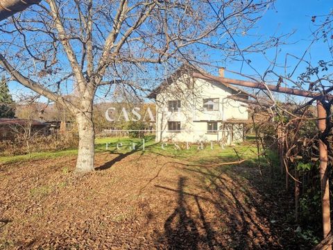 CASA NUEVA REAL ESTATE exclusively sells a house in the village of Trudovets, Botevgrad. The property is entirely flat, consisting of a plot of land with an area of 1530 sq.m. and the house built in it with a built-up area of 103 sq.m. About the hous...