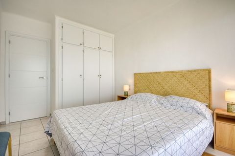 Het appartement in Rosas / Roses heeft 2 slaapkamer(s) en kan gereserveerd worden tot 4 personen. Accommodatie De accommodatie heeft een oppervlakte van 63 m² issmaakvol gemeubileerde en is volledig uitgerust, met uitzicht zee. De woning bevindt zich...