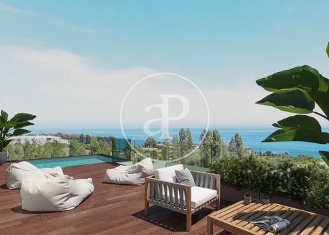 Con vistas al mar Conjunto residencial con situación privilegiada y vistas al mar. Consta de 5 casas unifamiliares y 14 casas adosadas. Las casas unifamiliares tienen 313 m2 construidos, 5 habitaciones y 4 baños. Las casas adosadas desde 242 m2 const...