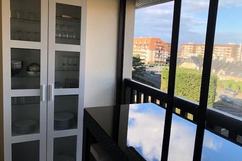 Zeer mooi appartement gelegen in een residentie dichtbij het strand, het winkelcentrum Villers 2000 en het meer van Villers sur mer. Het bestaat uit: - een woonkamer met slaapbank (140) voor 2 personen en televisie die uitkomt op een glazen loggia me...