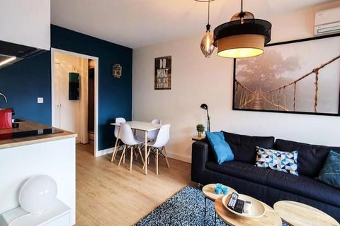 Este encantador alojamiento de 32 metros cuadrados está situado en el corazón del distrito 7 de Lyon y ofrece una estancia confortable a los huéspedes. El apartamento cuenta con un acogedor dormitorio con cama doble, un moderno baño y una amplia sala...