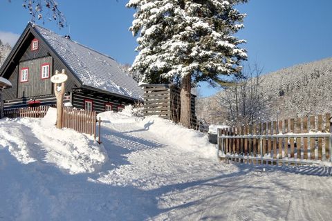 Charaktervolle Ferienvilla in der Natur Diese stimmungsvolle Ferienvilla in Horní Maršov (zu deutsch: Marschendorf) ist ganz und gar aus Holz und in einem Stil gebaut, der kennzeichnend für das Riesengebirge ist. Das vollständig ausgestattete Haus be...