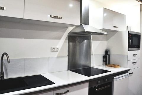 Este encantador apartamento de un dormitorio de 42 m², situado en el elegante distrito 6 de Marsella, es ideal para una pareja que busca una estancia elegante y confortable. El apartamento cuenta con suelos de baldosas originales, vigas a la vista y ...