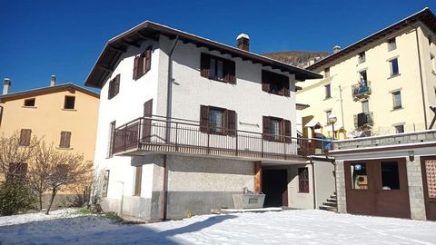 **Magnificent detached house for sale in Temù** Discover this beautiful property located in the picturesque town of Temù, a few steps from Ponte di Legno and the 