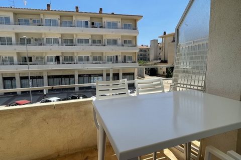 Benvingut al nostre modern apartament d'1 habitació a l'Estartit, on pots allotjar còmodament fins a 4 persones en els acollidors 40 metres quadrats. Aquest encantador pis ofereix vistes a la ciutat i està situat al cor d'un barri animat i familiar. ...