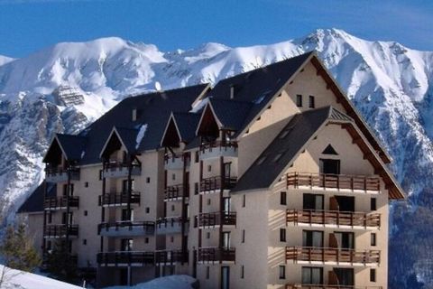 Migliora le tue vacanze in montagna nella stazione di Réallon con questo appartamento molto carino e confortevole situato all'ingresso della stazione. Ai piedi dei negozi della piazza centrale, sarete a soli cento metri dal fronte neve e dagli impian...