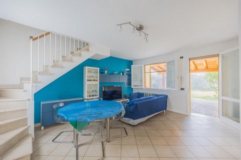 We proudly present this semi-detached house, which scores not only with its special charm, but also with its idyllic location on the dreamy vacation island of Albarella, which protects its residents with unlimited privacy and monitored access. This h...