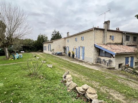 Come and discover this pretty, tastefully renovated stone property, with views over the surrounding countryside and vineyards, comprising 3 dwellings and 1 swimming pool. Reading enthusiasts will particularly appreciate the library with passageway on...