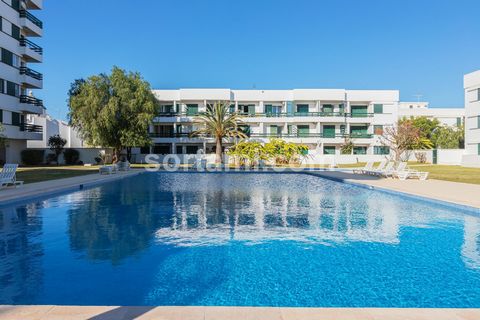 Maravilloso estudio insertado en un condominio con piscina en Vilamoura. Este fantástico piso consta de salón, cocina americana, un baño completo y un maravilloso balcón para disfrutar del maravilloso sol del algarve. Insertado en un condominio priva...