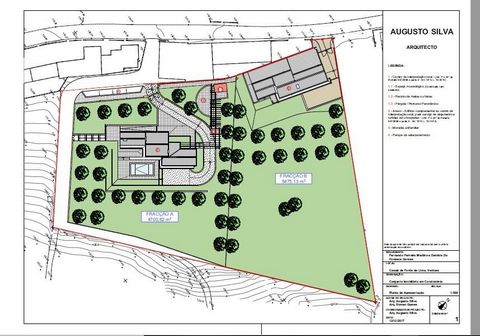 Uitstekend land met 11030m², op een plek van grote rust, met een goedgekeurd project voor de bouw van twee villa's/boerderijen, een met 5475m² en de andere met 4700m². Te betalen vergoedingen. Het project kan worden gewijzigd. Als u niet geïnteressee...