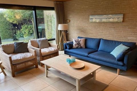 Smaakvol ingerichte bungalow De bungalow De Schelp 7 is een van onze toppers. Het is een smaakvol ingerichte bungalow voor 5 personen. Er is een heerlijke tuin met terras op het Zuidwesten, met zeer veel privacy. De auto kan bij de bungalow worden ge...