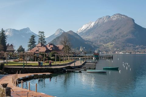 Dieses charmante, 40 m² große Apartment befindet sich auf einem traditionellen Bauernhof im malerischen alten Dorf Seynod in der Nähe von Annecy. Das Apartment ist ideal für Paare und bietet eine komfortable und gemütliche Atmosphäre mit einem geräum...