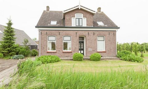 Dieses frei stehende Ferienhaus liegt in der Provinz Zeeland im stimmungsvollen Dorf Wemeldinge in der Nähe des schönen Jachthafens. Das Gebiet ist durch seine Lage an der Oosterschelde sehr gut für Wassersportler geeignet, aber auch Wanderer und Fah...